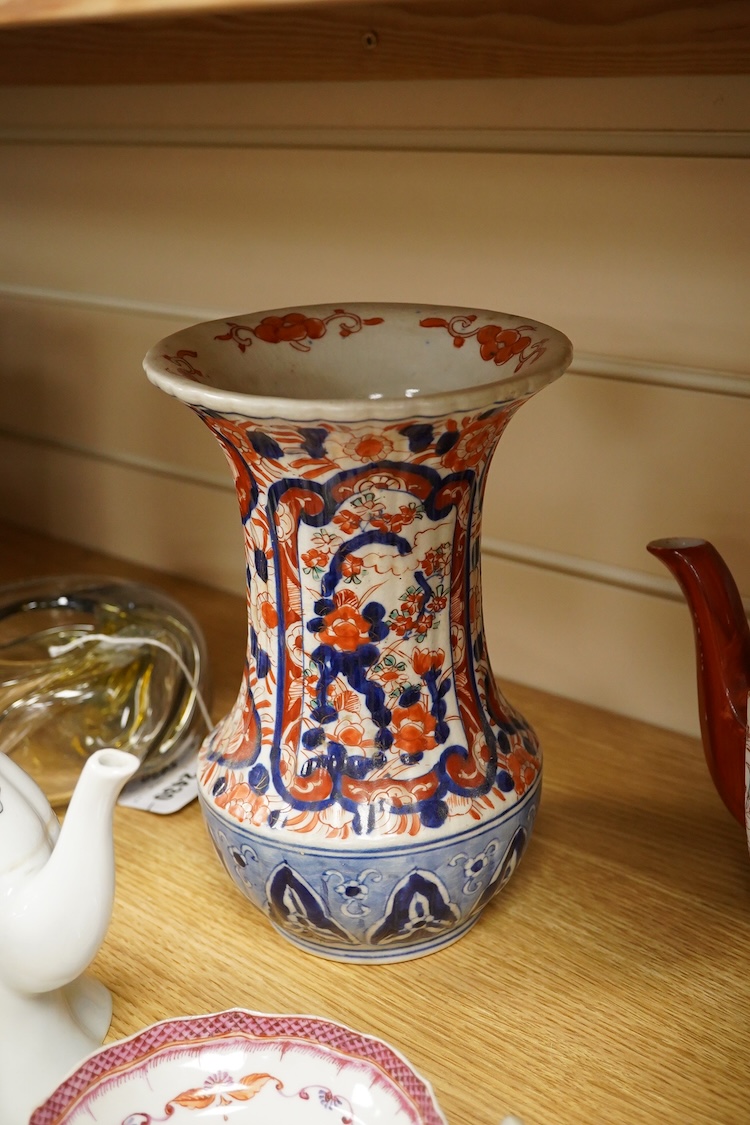Oriental porcelain including a Chinese blue and white vase and cover, 27cm high